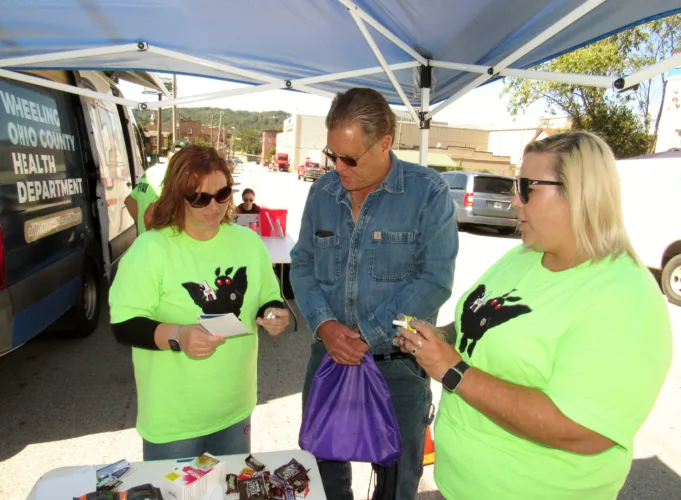Ohio Valley Residents Offered Narcan Tool To Help Save A Life